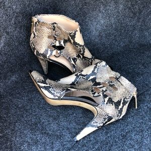 Banana Republic Snake Print Heels Shoes